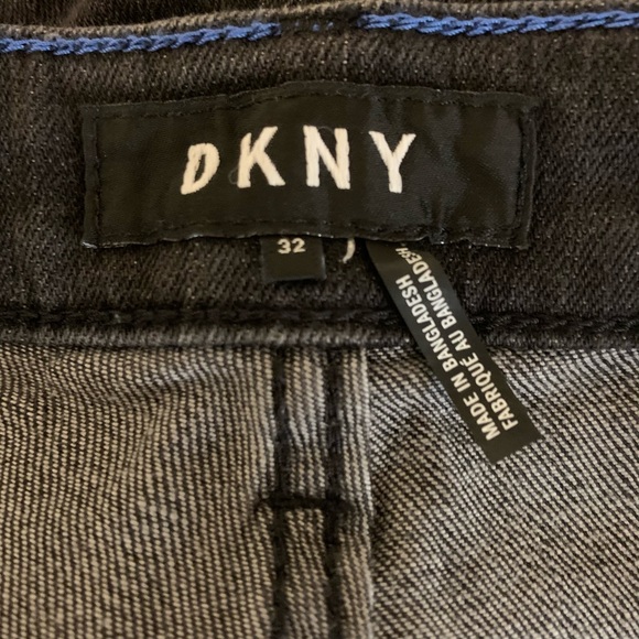 DKNY Distressed Jeans NWT - Picture 10 of 16